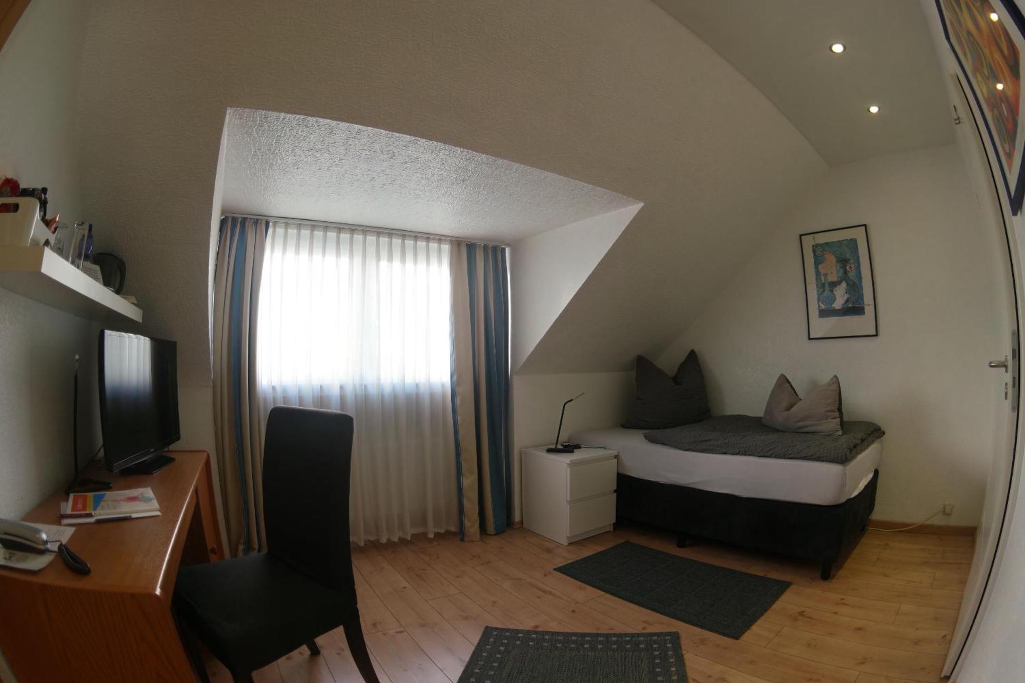Hotel Merlin Garni Кельн Номер фото