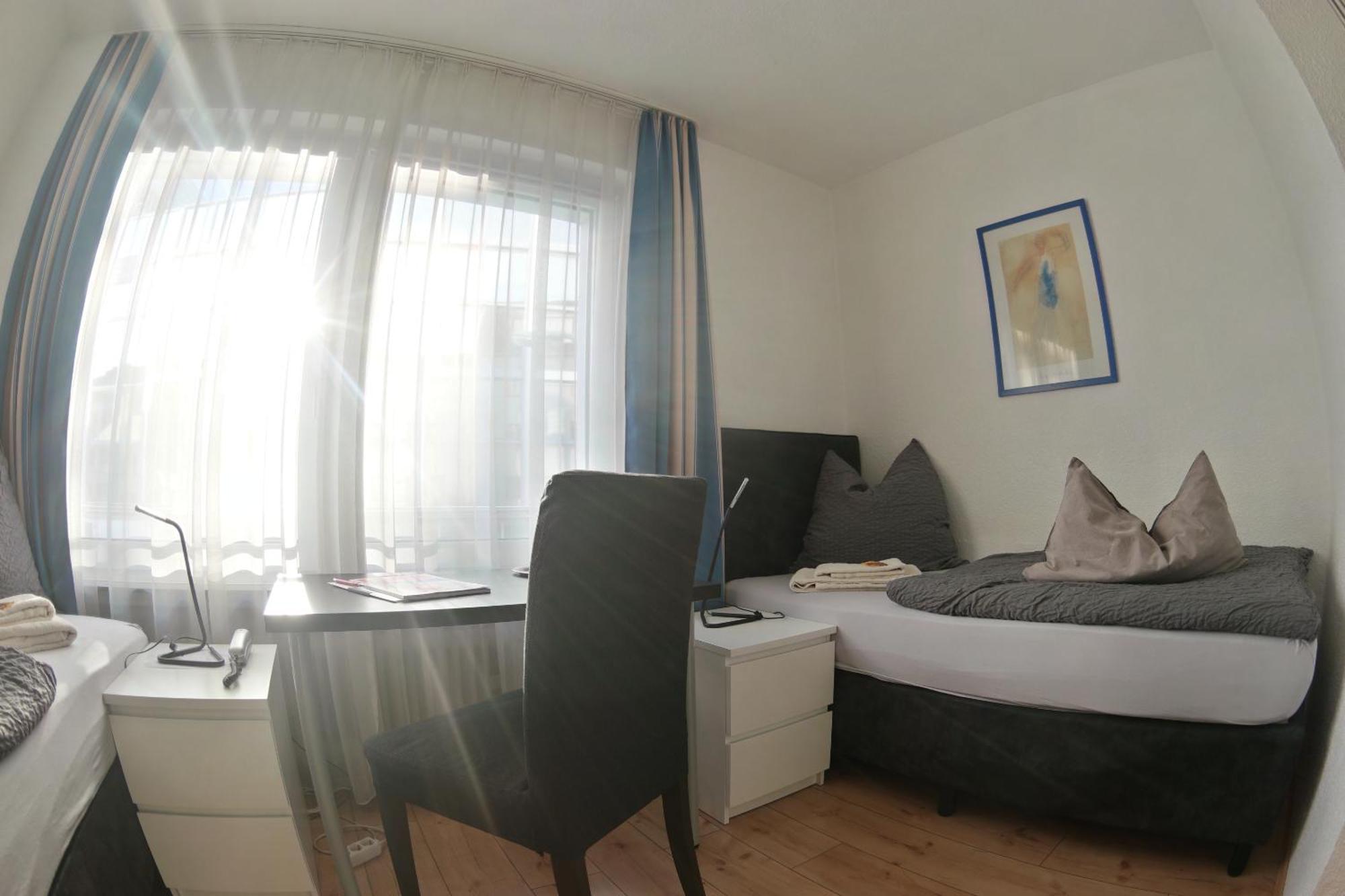 Hotel Merlin Garni Кельн Номер фото