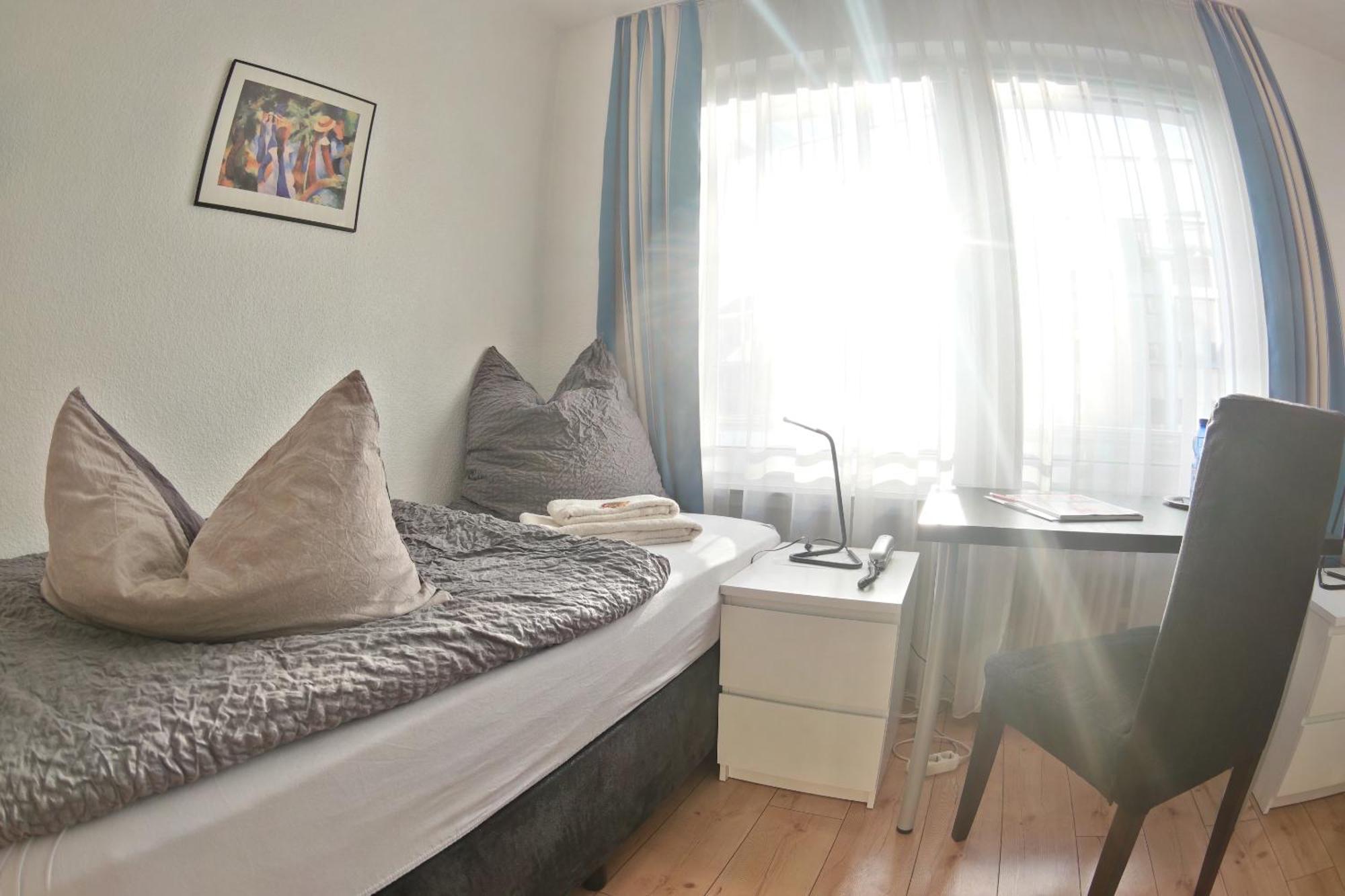 Hotel Merlin Garni Кельн Номер фото